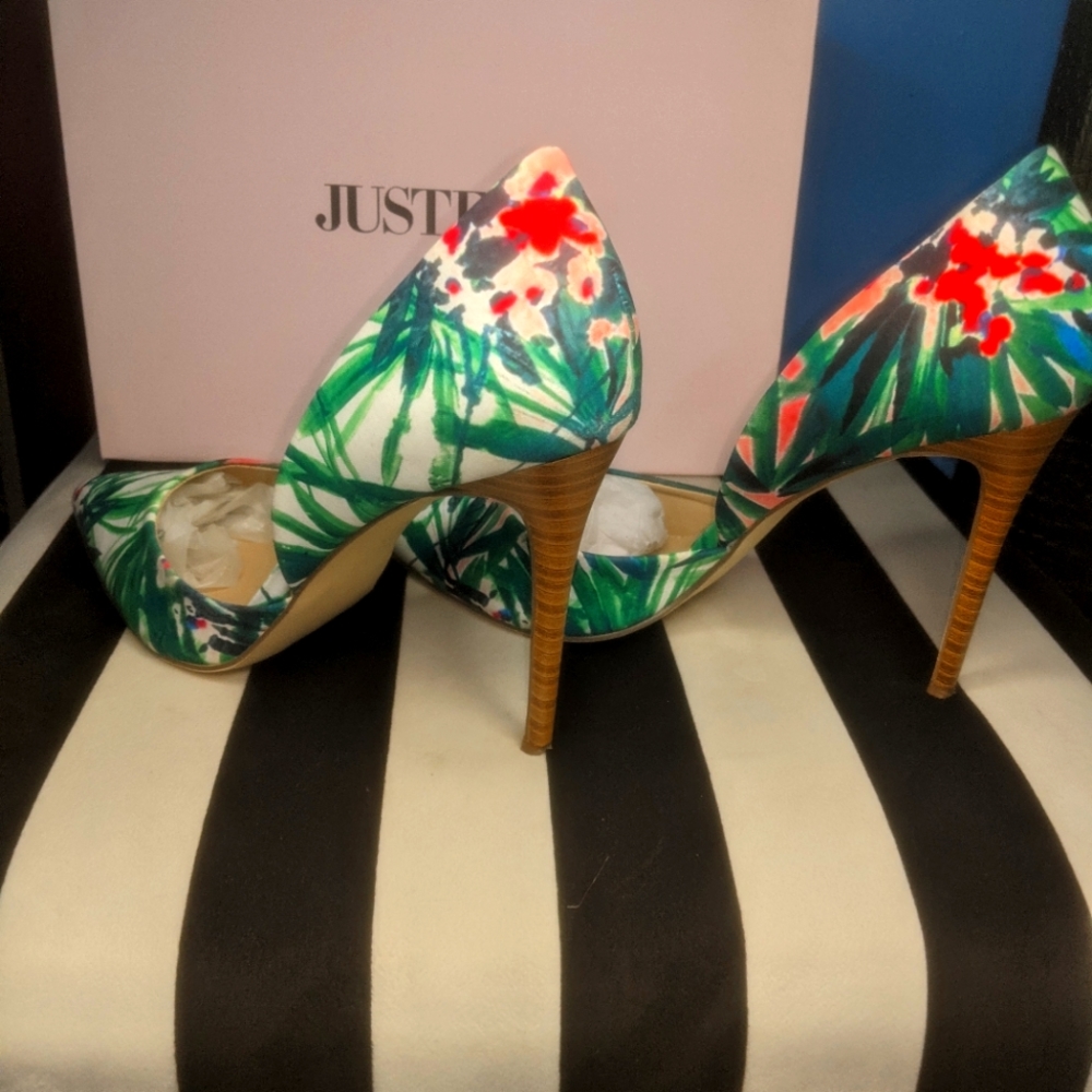 Statement Pump - Picture 3 of 4